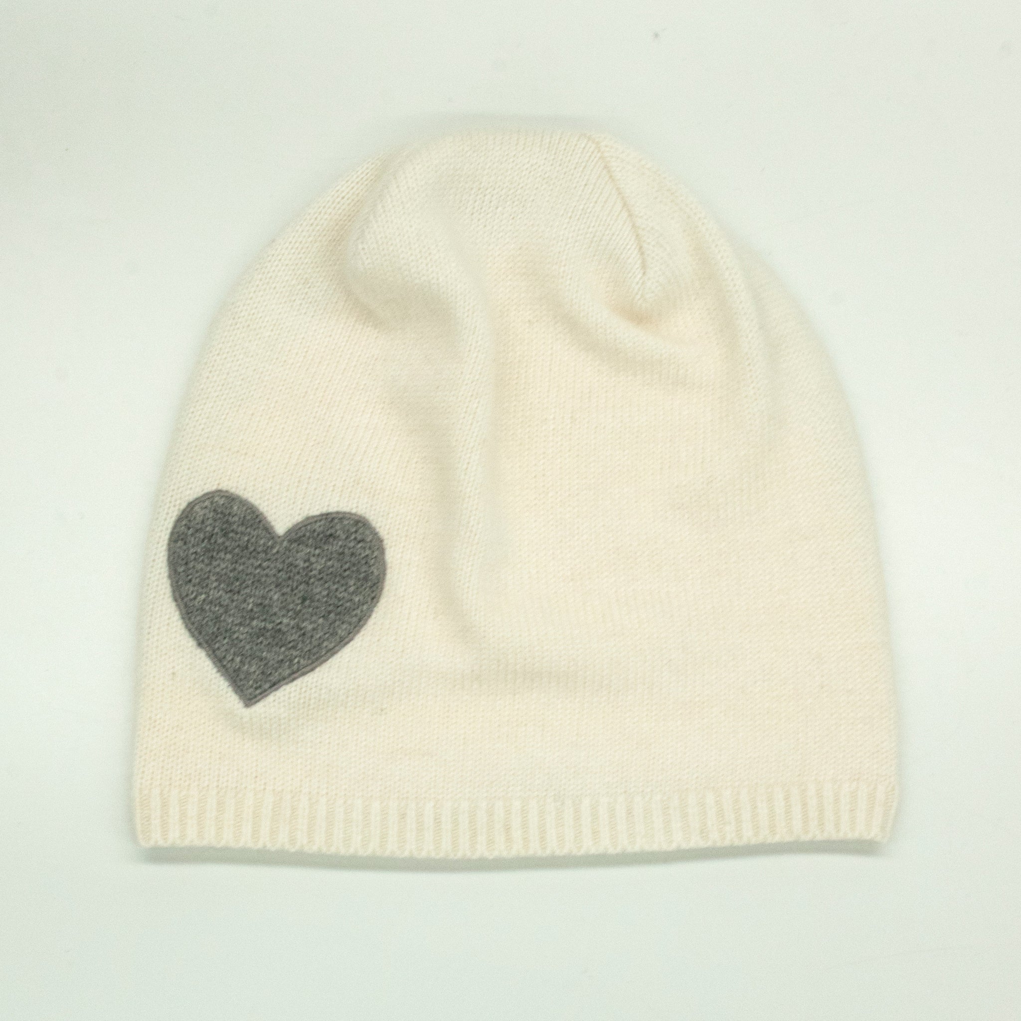 SLOUCHY HAT WITH HEART PATCH
